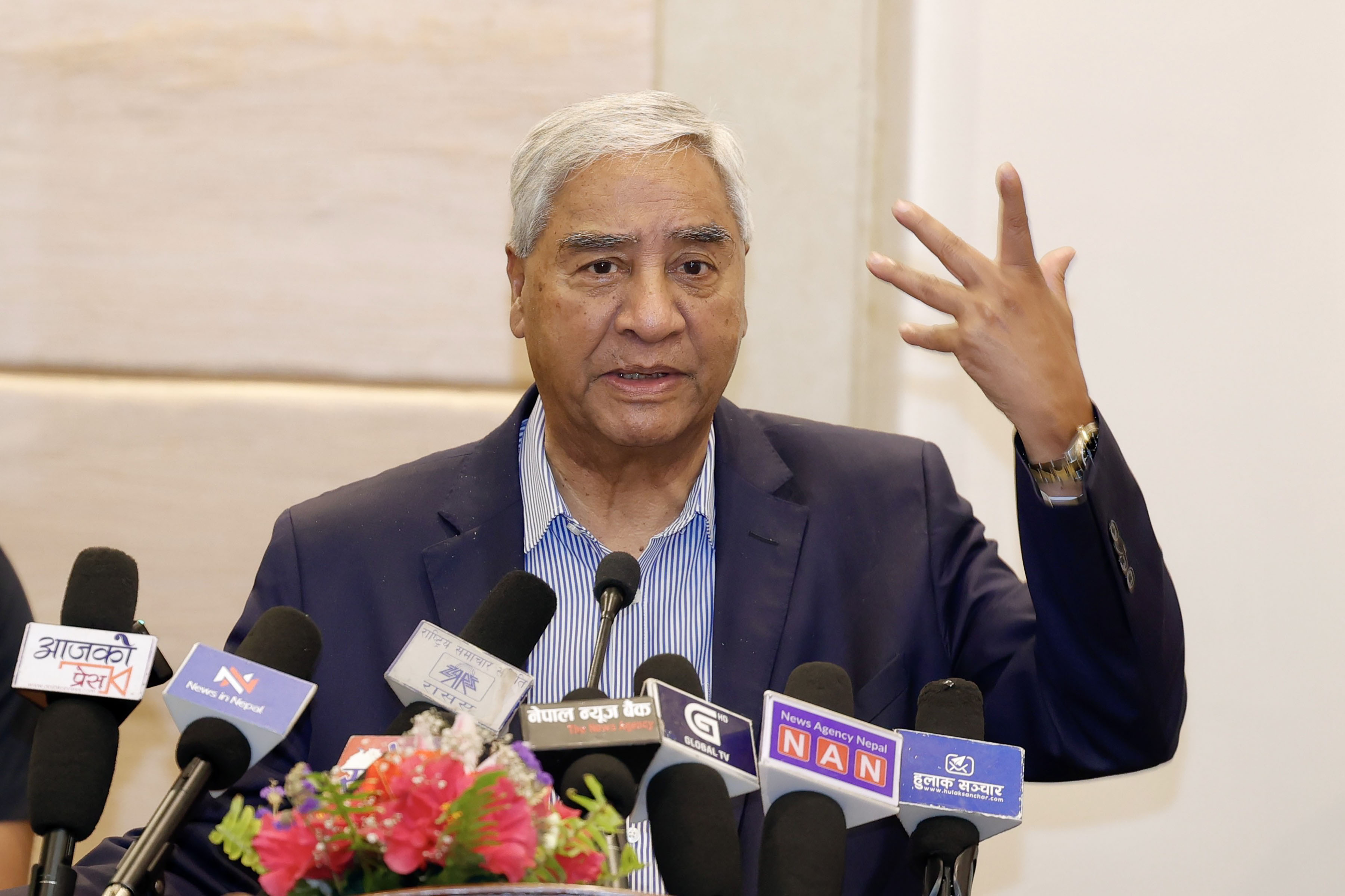 स्वदेश फर्किए देउवा, विमानस्थलमा बाजागाजासहित भव्य स्वागत