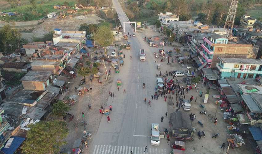 काँचुली फेर्दै कञ्चनपुरको झलारी बजार