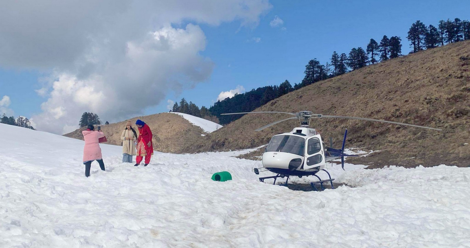सुदूरपश्चिमको प्रमुख धार्मिक पर्यटकीयस्थल खप्तडमा ‘हेली टुर’ सञ्चालन