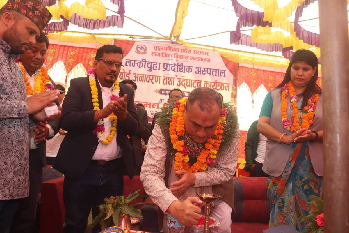विवादका बीच लम्कीचुहामा प्रादेशिक अस्पताल उद्घाटन