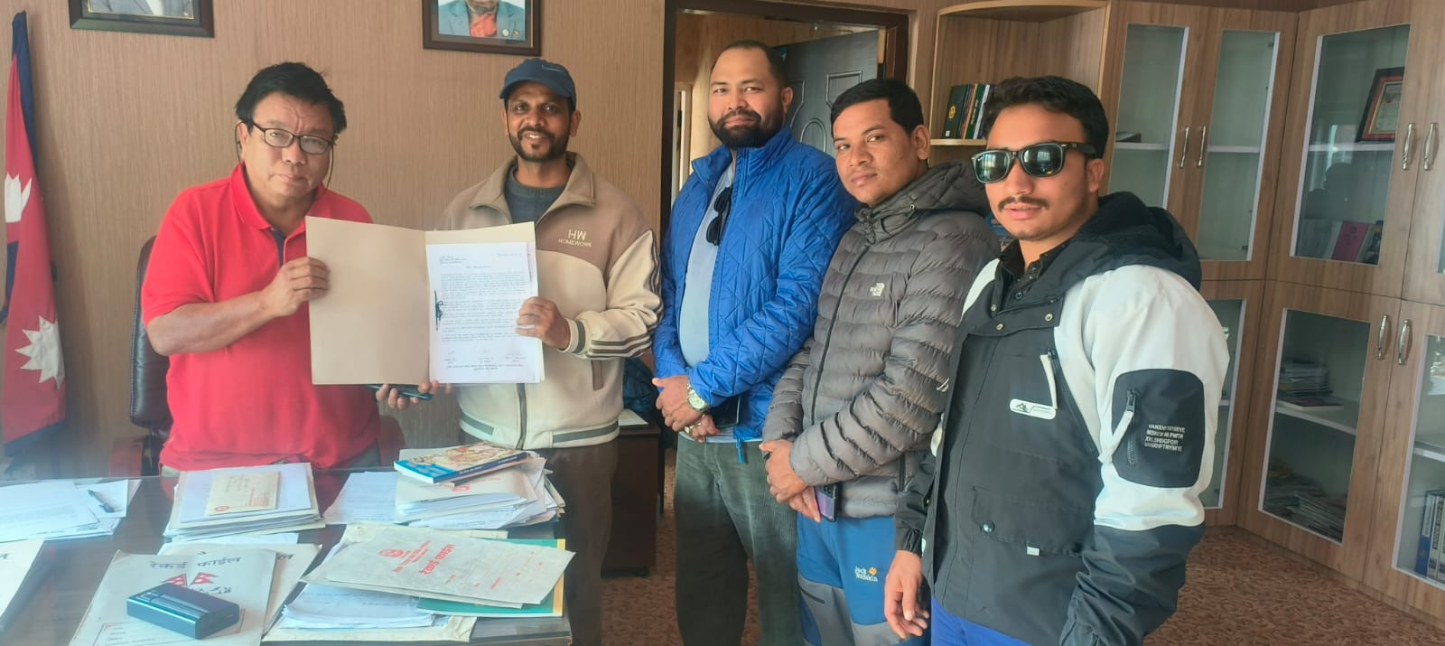 ६ सय शैय्याको अस्पताल र  एमबिबिएसको अध्यापन हुनुपर्ने माग सहित मन्त्री पुन समक्ष ज्ञापन पत्र