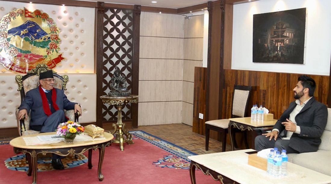 रास्वपा सभापति लामिछानेले भेटे प्रधानमन्त्री प्रचण्डलाई