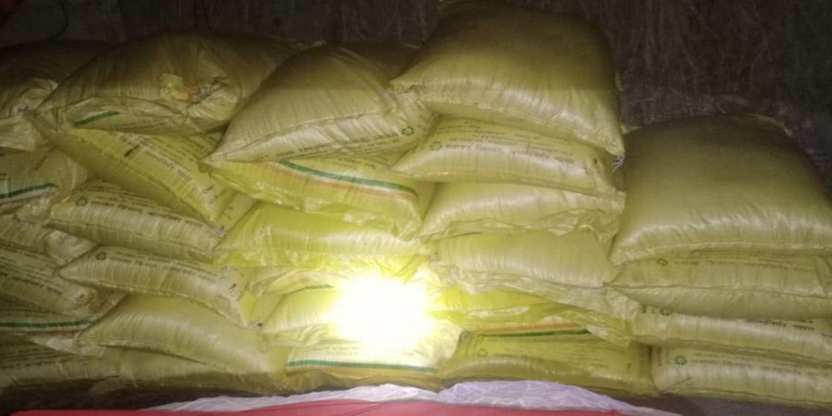 कैलालीमा भन्सार छली ल्याएको ३५ बोरा युरिया मल बरामद