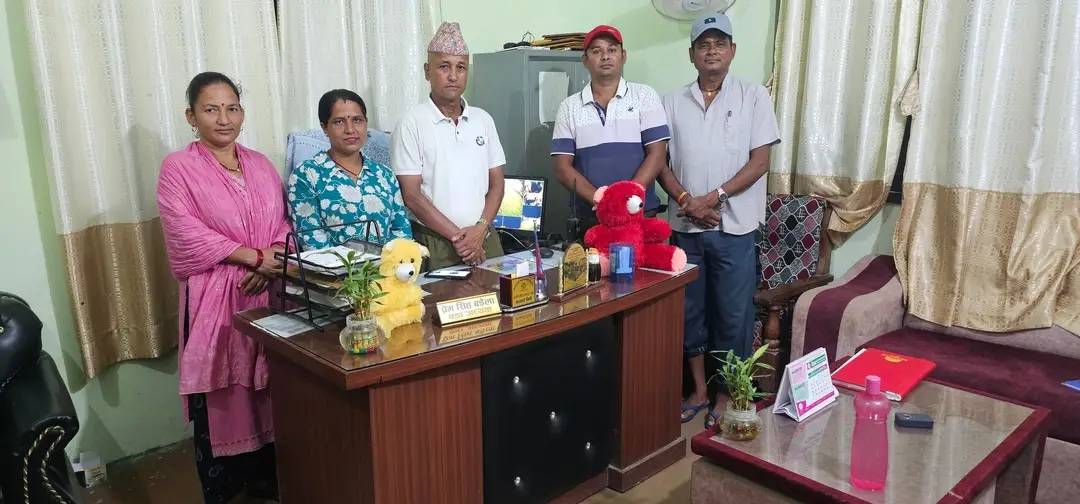 जेन -जी  आन्दोलनमा ध्वस्त नगर  भवन पुनर्निर्माण: वडा नं. ११ को एक महिनाको तलब सहयोग